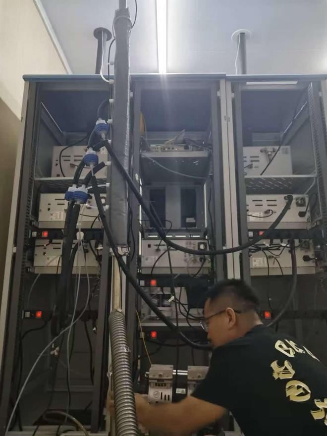 熊猫体育赛事合作湛蓝天空的“隐形守护者”——记张家口市空气质量监测站运维人员