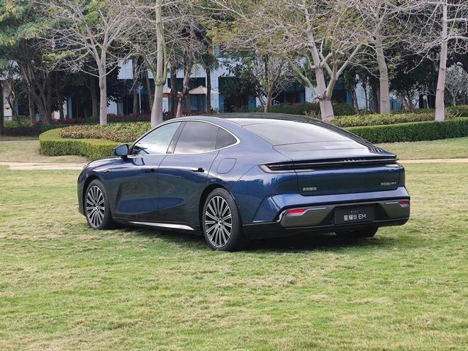 银河星耀8购车手册：车长超5米主打性价比EM-i尊贵版很值(图8)