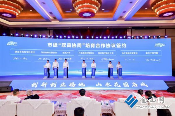 向新而进创新发展的铿锵足音